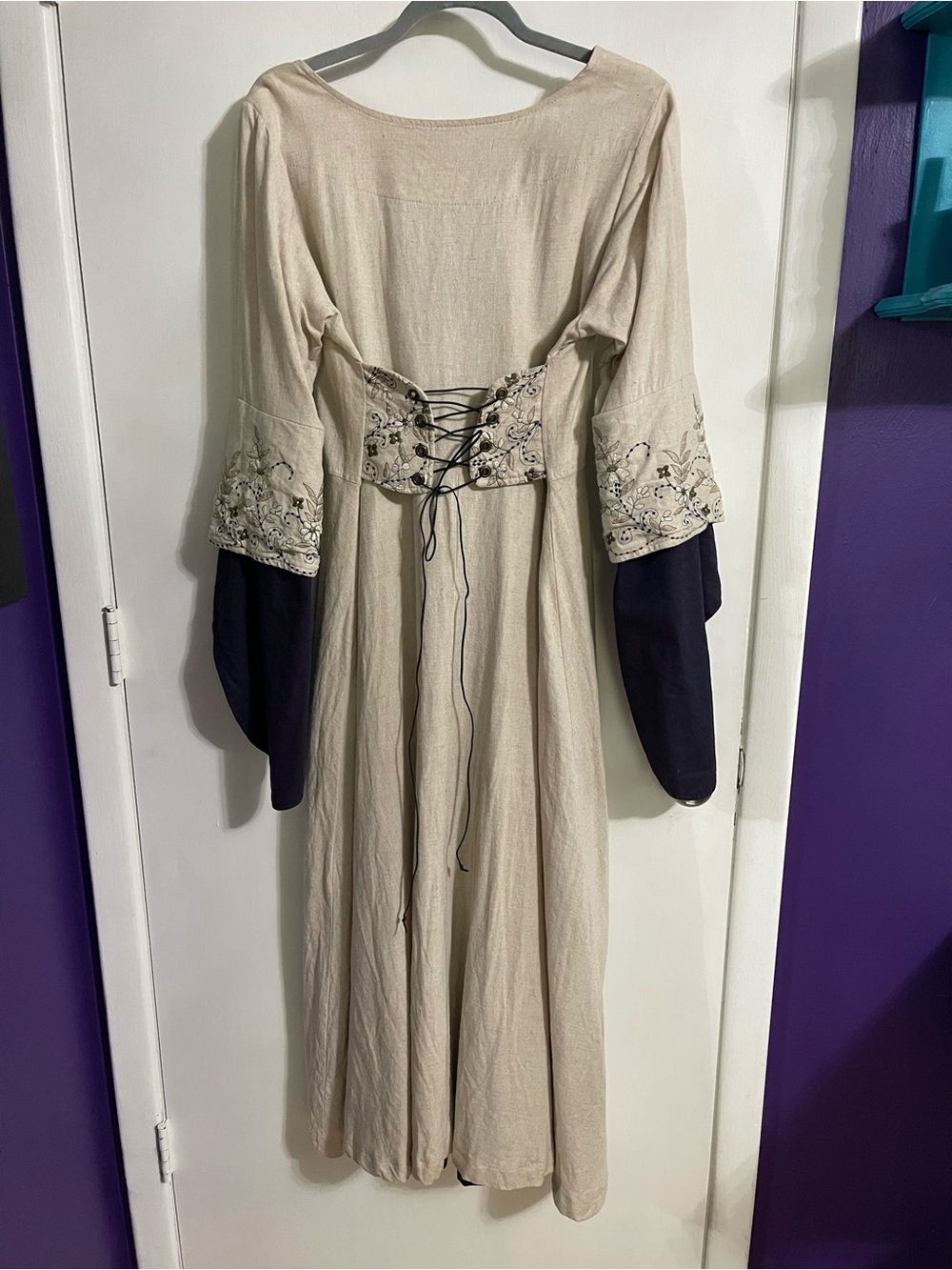 Medieval Style Dress - Picture 3 of 10